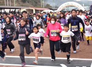 マラソン（２１６７人が新春の壱岐を駆け抜けた）